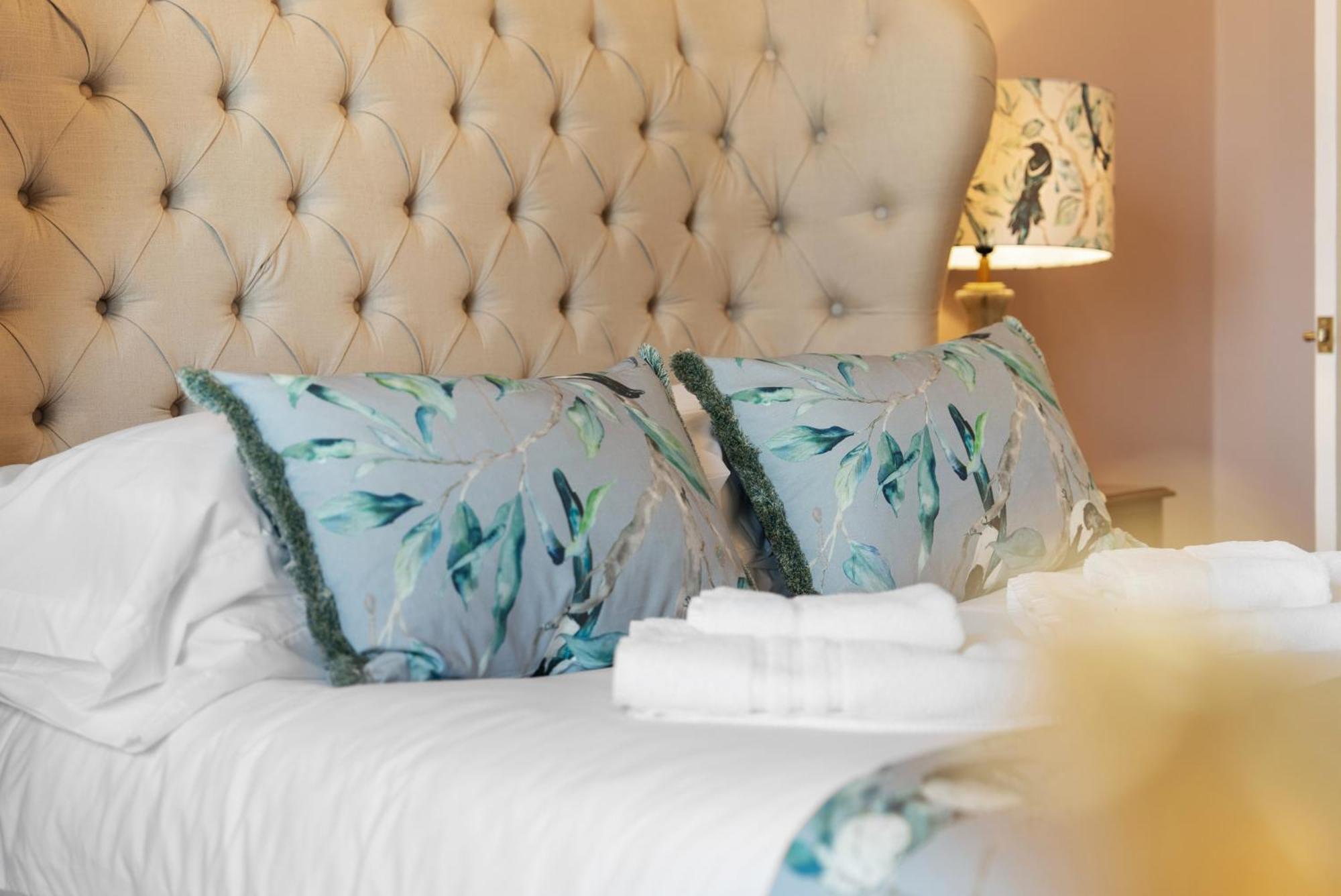 Luxury Georgian Home, Hot Tub, Sea View, Private Garden, Sleeps 6 Bognor Regis Exterior foto